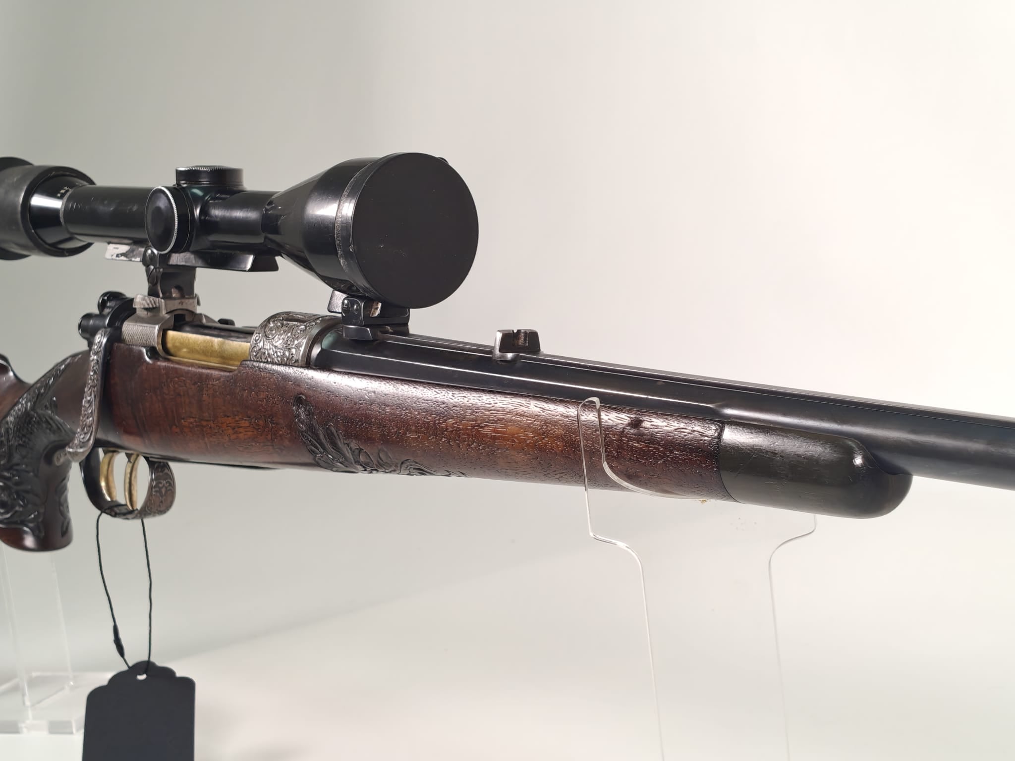 Repetierer Einzelstück 7x64 inkl. ZF 2,5-10x42 mit Handgravuren und Schaftholzverschneidungen