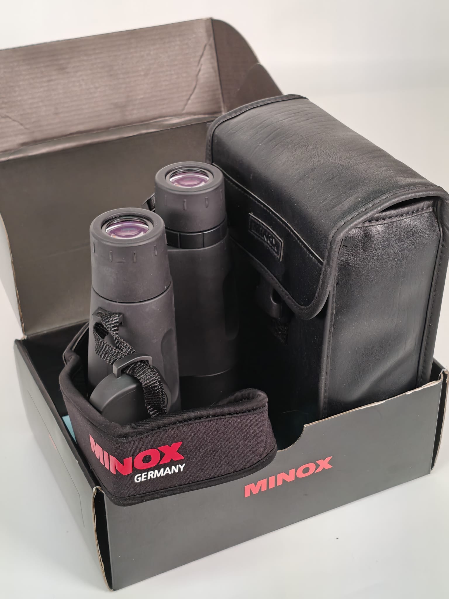 Minox BD 10x58 ED inkl. Riemen und Tasche