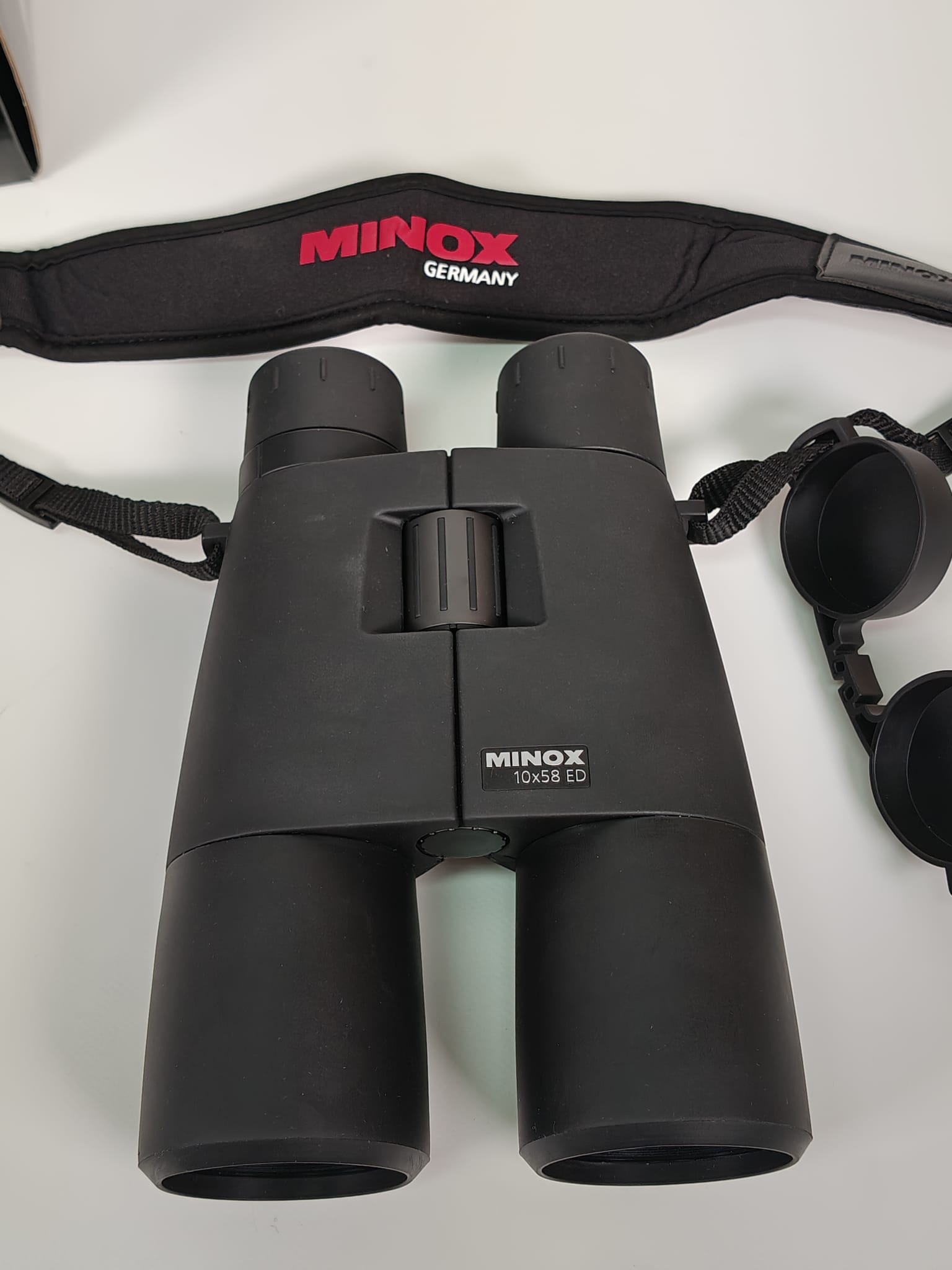 Minox BD 10x58 ED inkl. Riemen und Tasche